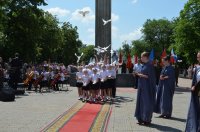 В День памяти и скорби в Луганске завершилась эстафета-акция «Книга памяти» (видео)