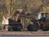 Леонид Пасечник и Манолис Пилавов в ходе общегородского субботника высадили саженцы рябины в столичном парке Горького