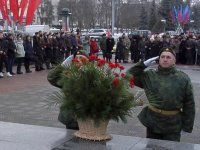 Возложение цветов к Пилону Славы и Могиле Неизвестного солдата