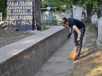 Субботник по благоустройству территории Братской могилы советских воинов состоялся в Малой Вергунке