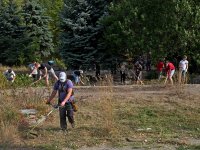 Администрация города и коллектив ЛНАУ провели субботник в столичном дендропарке